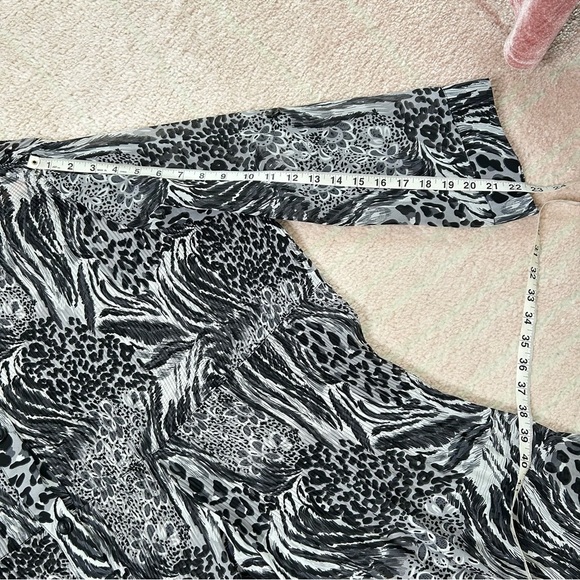 Ali Miles Black and Grey Animal Floral Print Blouse Semi Sheer Lagenlook 2X - Picture 10 of 14